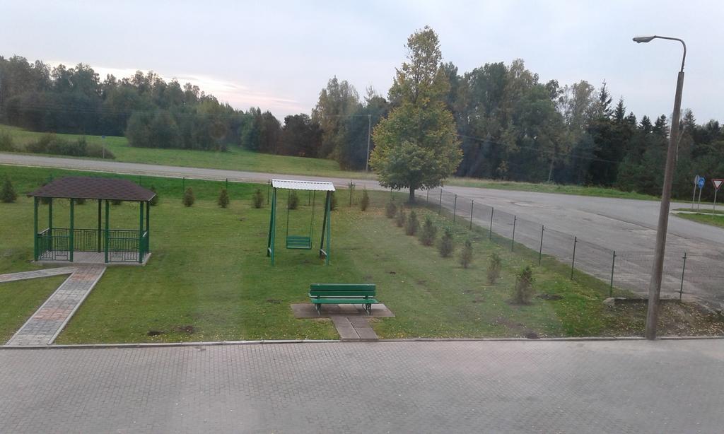 Hotel Viesu Maja Ezerkalns Krāslava Exterior foto